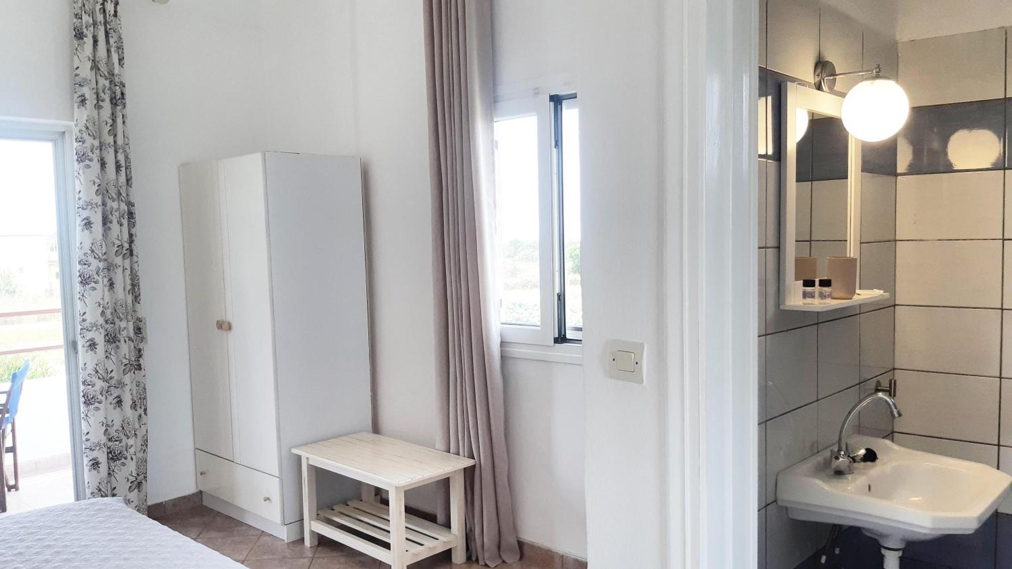 Voula Accommodation Агиос-Георгиос Экстерьер фото